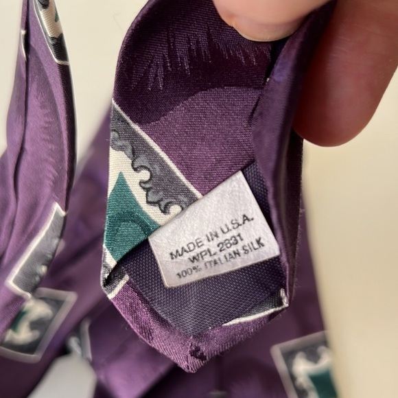 𝅺VINTAGE Purple HALSTON 100% Italian Silk Tie - Picture 3 of 8